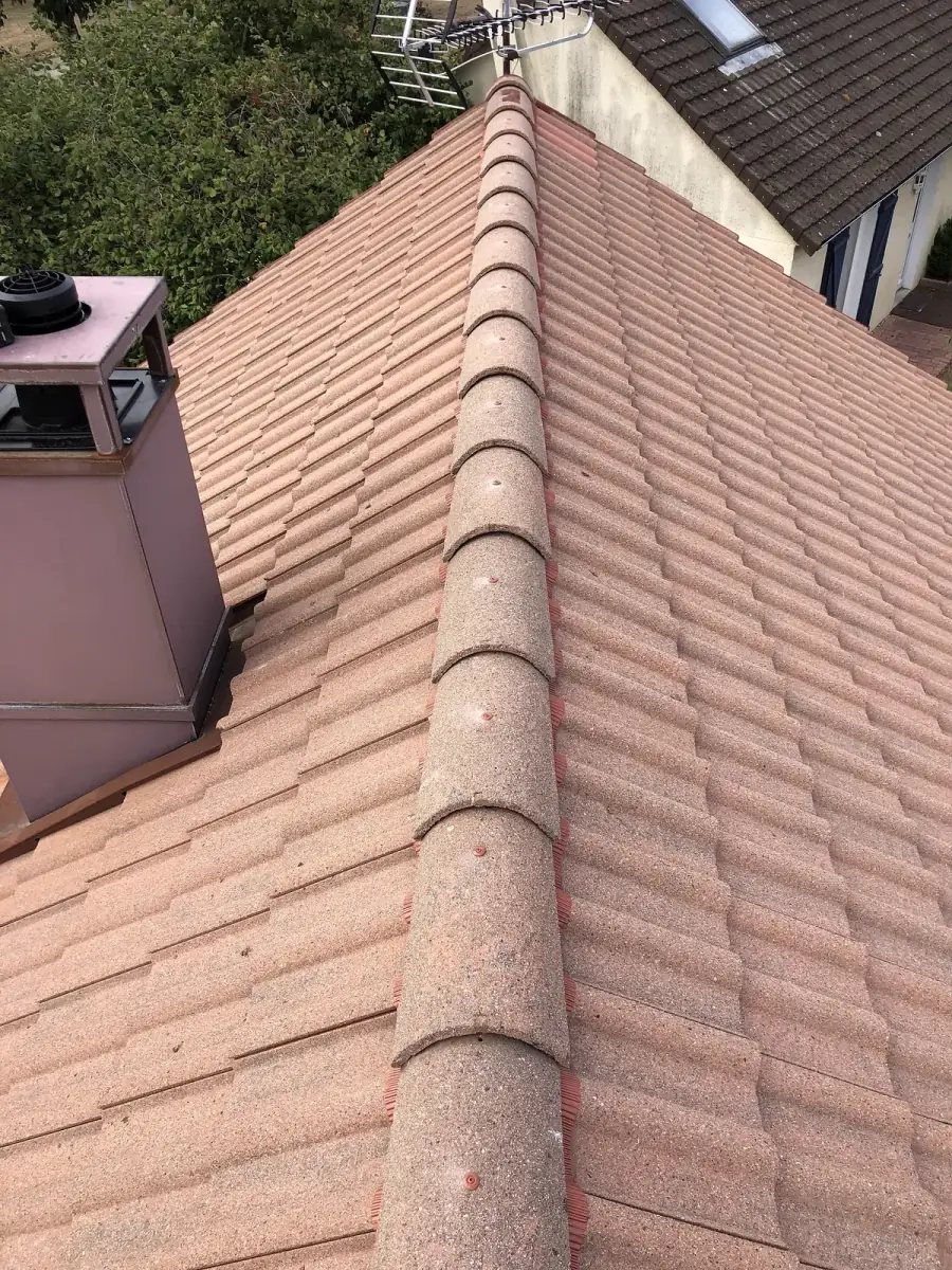 Toiture en tuiles rénovée par Renaud Rénov en Eure-et-Loir