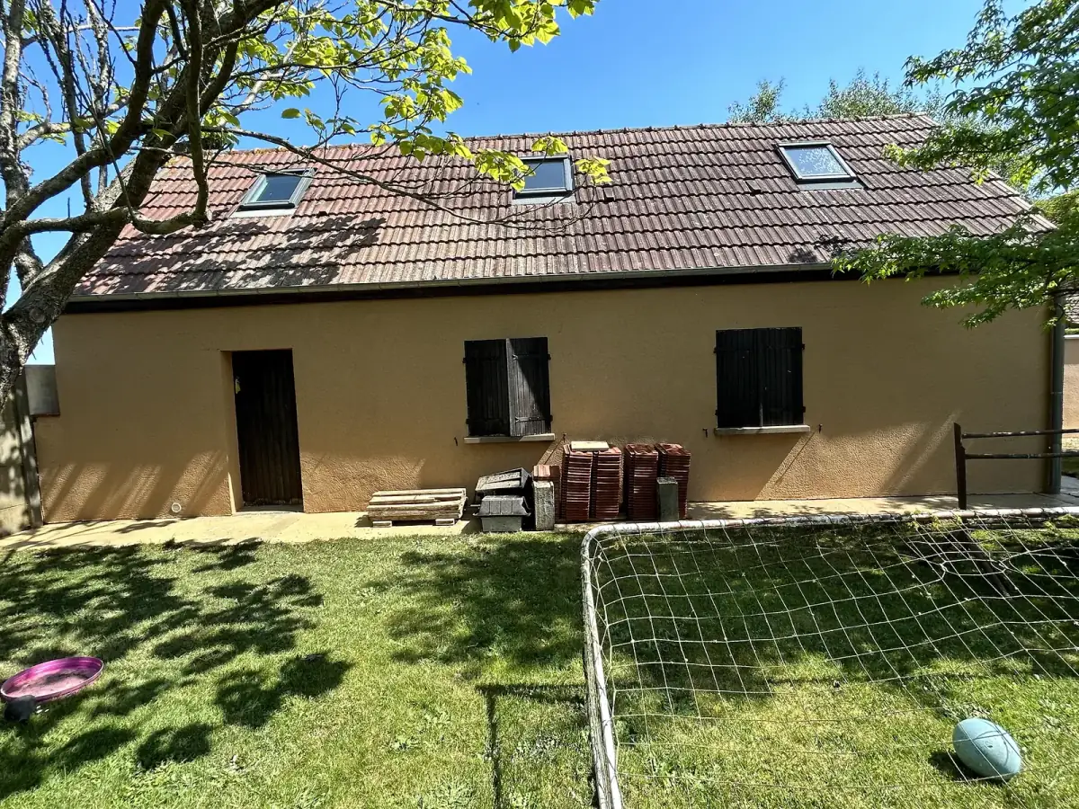 Résultat d’un nettoyage de toiture réalisé par Renaud Rénov à Hanches