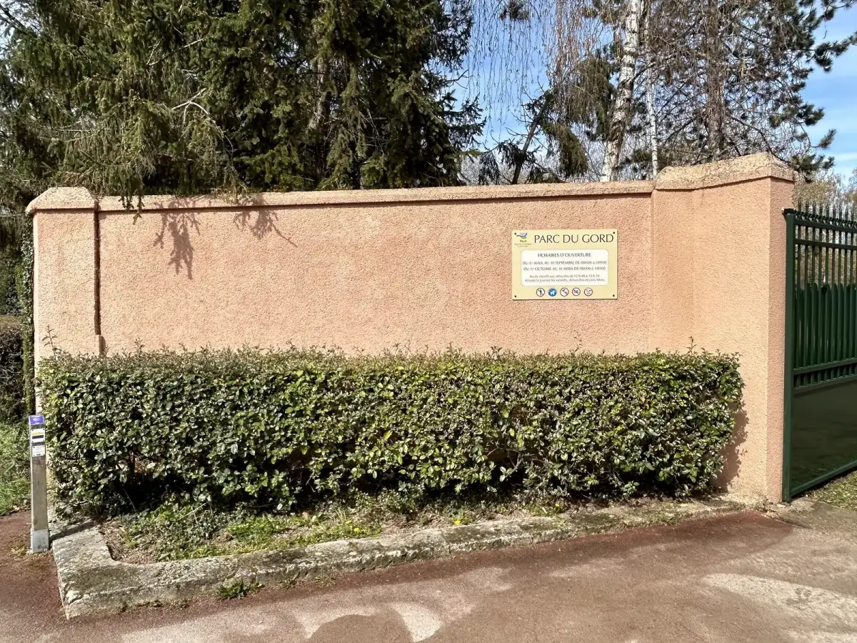 Façade nettoyée par Renaud Rénov en Eure-et-Loir — avant / après